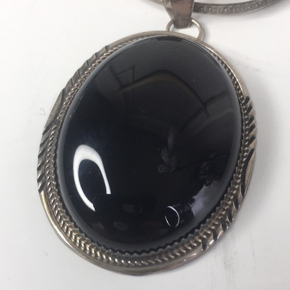 Vintage Native Sterling Signed Onyx Pendant Pendant Herringbone silver Chain - Picture 2 of 7